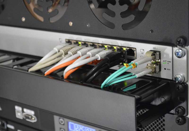 کیفیت و توانایی های مورد نیاز شبکه جهت انتخاب بین سوئیچ و روتر